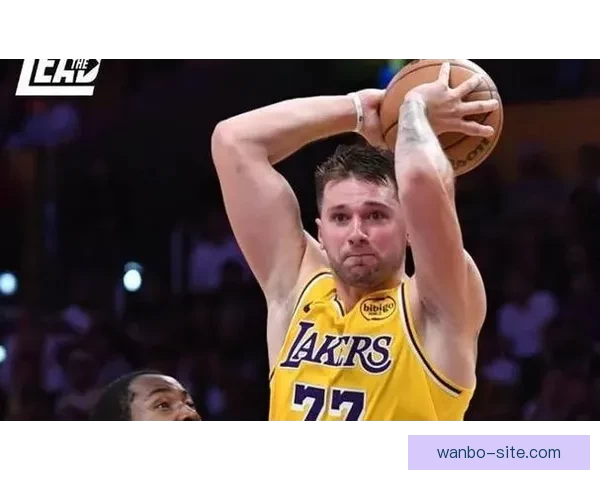 东契奇带伤鏖战三分绝平三不沾效率低迷31分遗憾吞里程悲